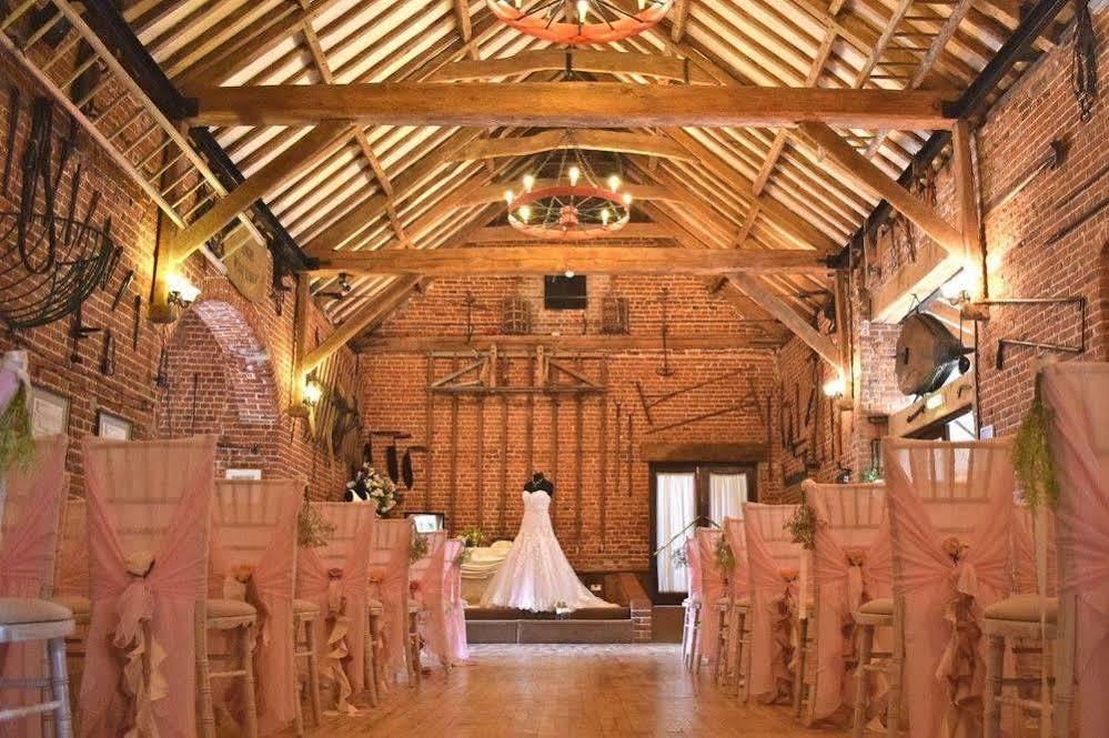 At The Farmhouse Hunters Hall Hotel Dereham Buitenkant foto
