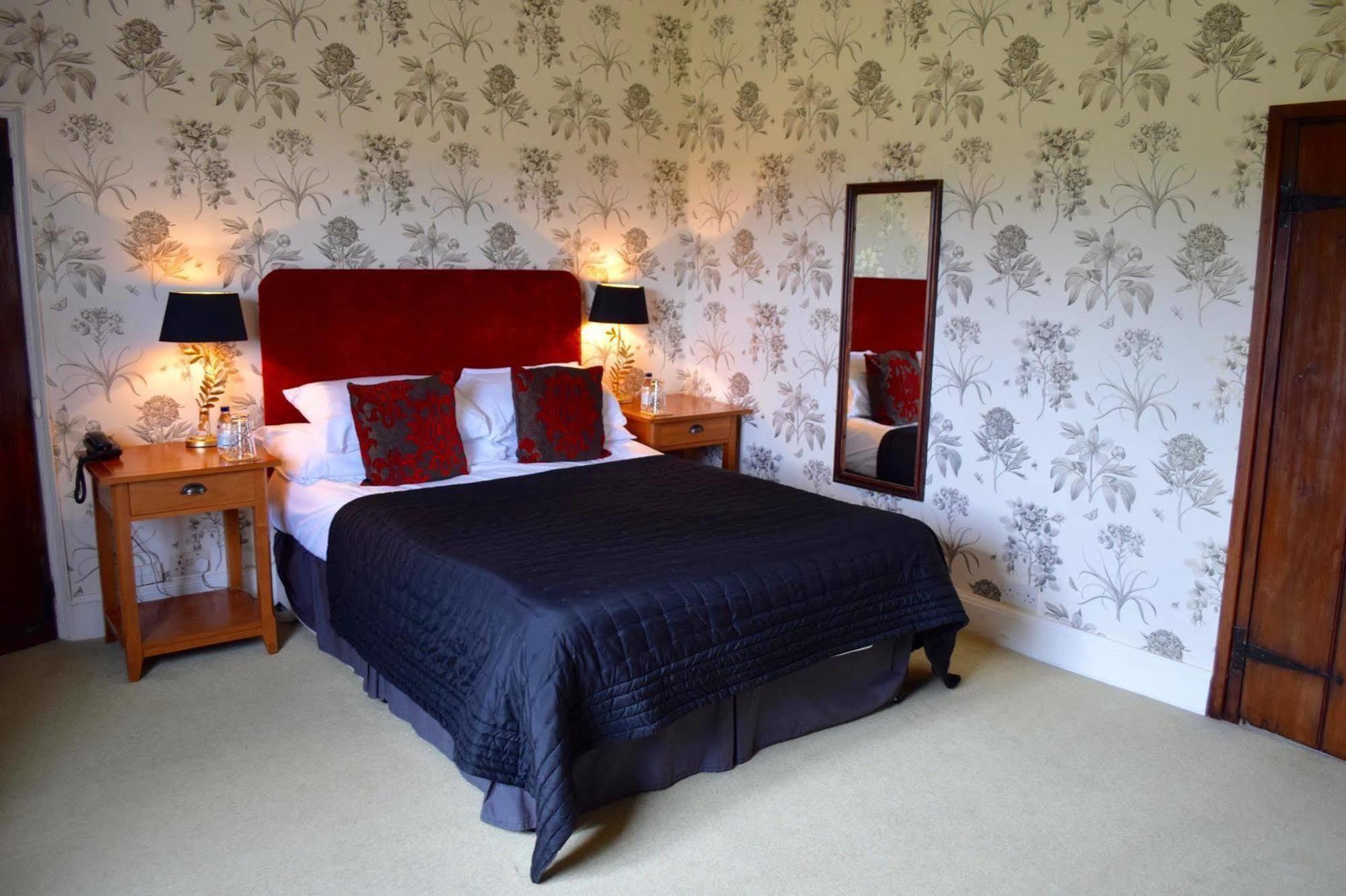 At The Farmhouse Hunters Hall Hotel Dereham Buitenkant foto