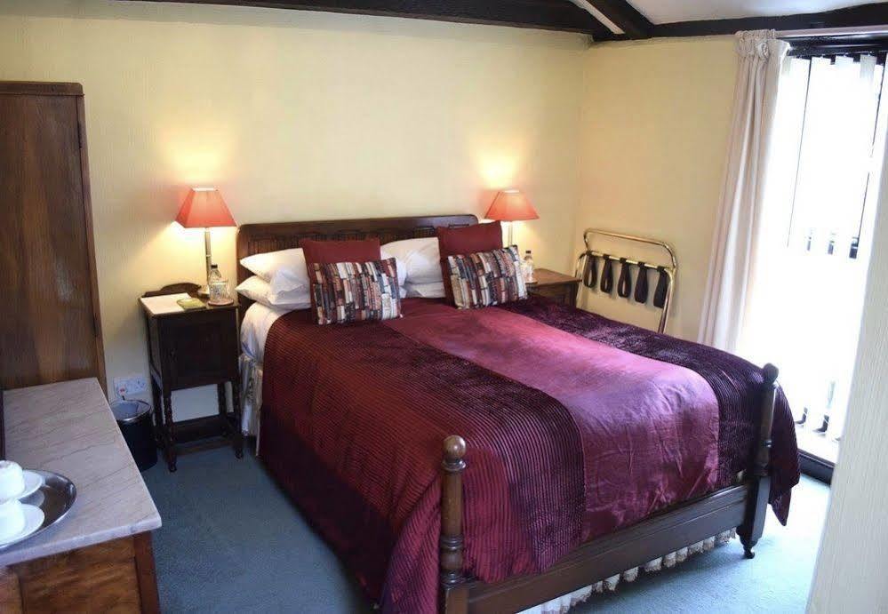 At The Farmhouse Hunters Hall Hotel Dereham Buitenkant foto